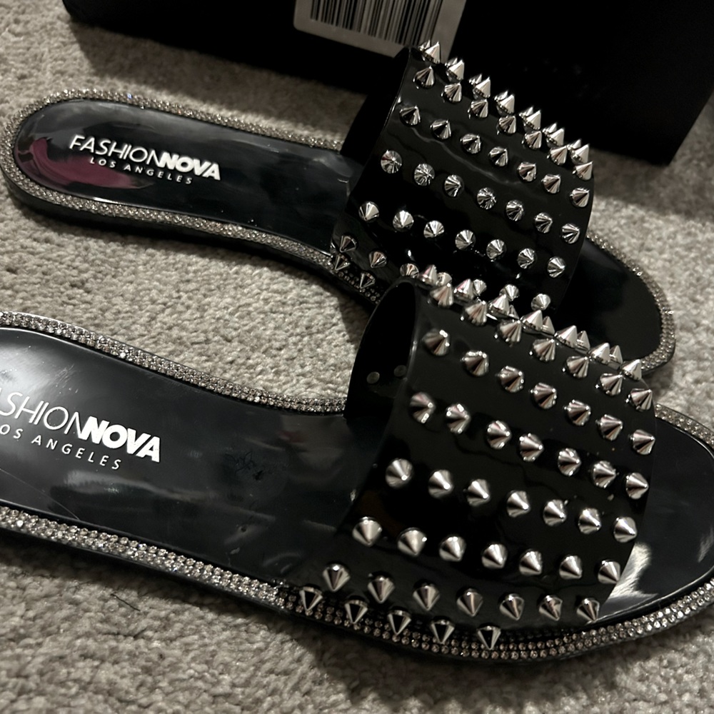 Fashion nova spike slides